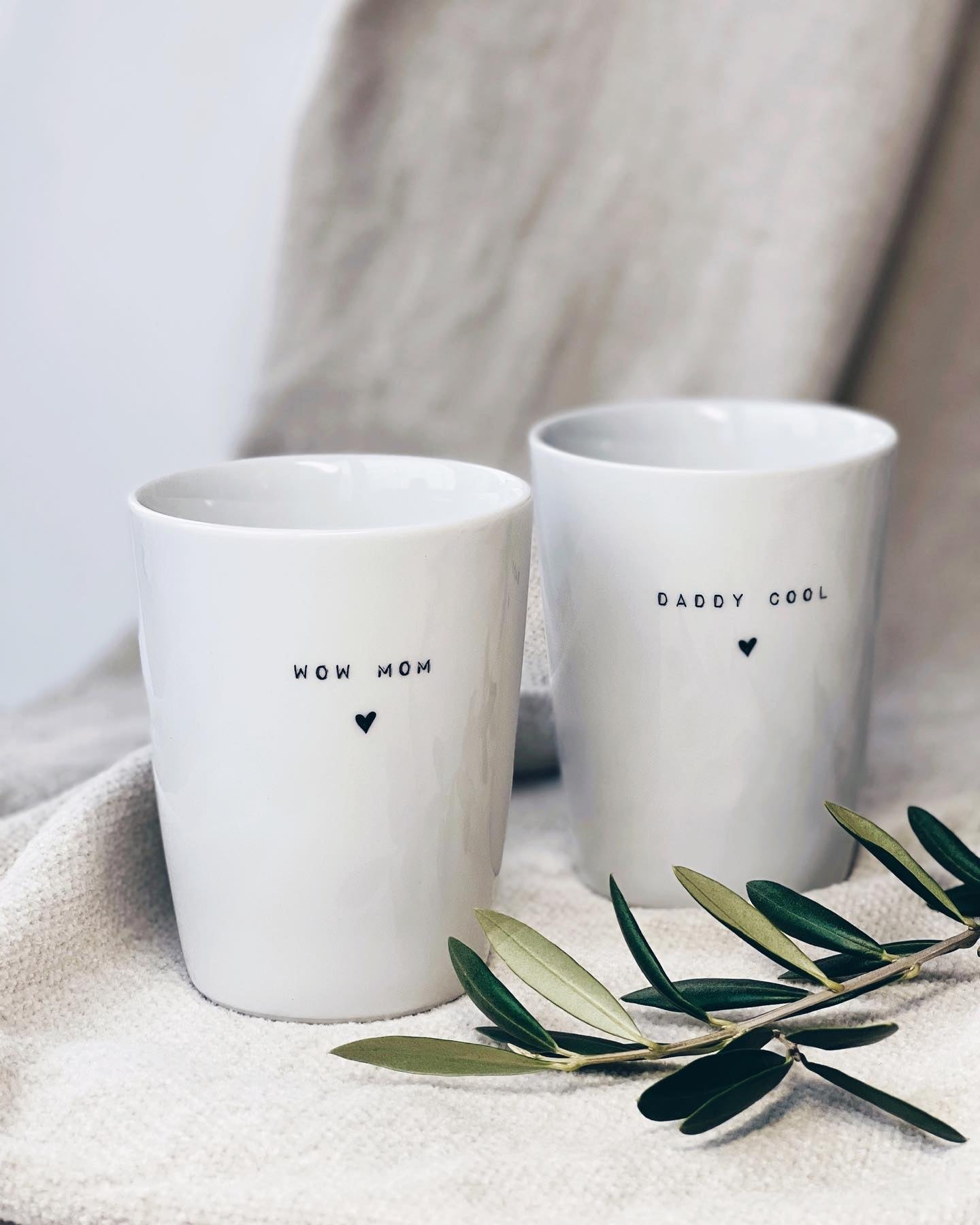 Prachtige porseleinen mok met opschrift 'WOW MOM' & 'DADDY COOL'